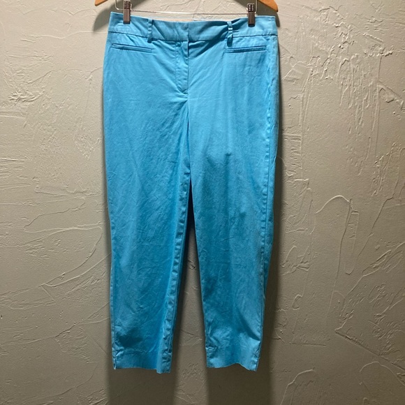 Talbots
6 Blue Capris 
Fake pockets 
Box 6 - Picture 1 of 5